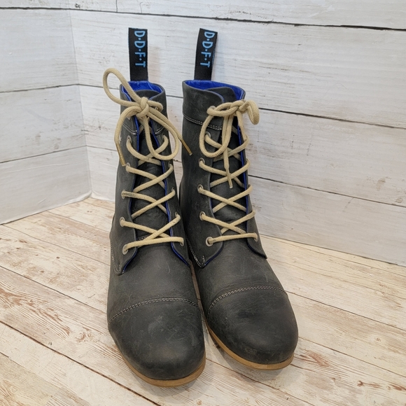 John Fluevog D-D-F-T BBC radio classic  lace up boots - Picture 12 of 15